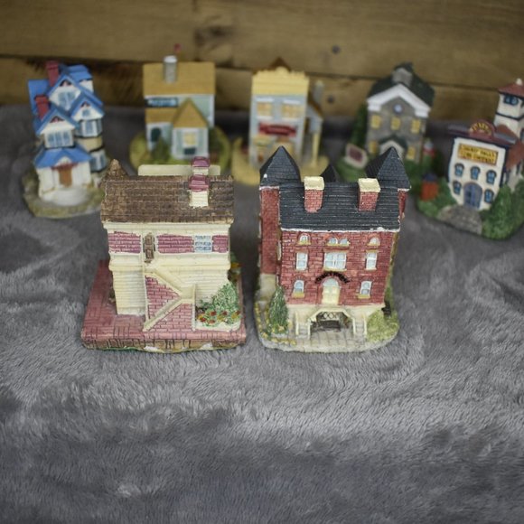 Vintage International Resourcing Services Inc. Miniature City Set - Picture 3 of 16